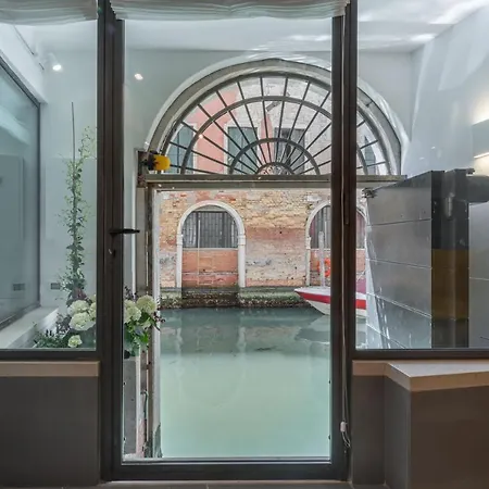 Venetian Canal View Apartment Venice
