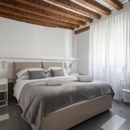 Venetian Canal View Apartment Venice