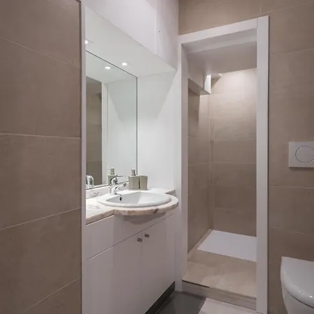 Venetian Canal View Apartment *